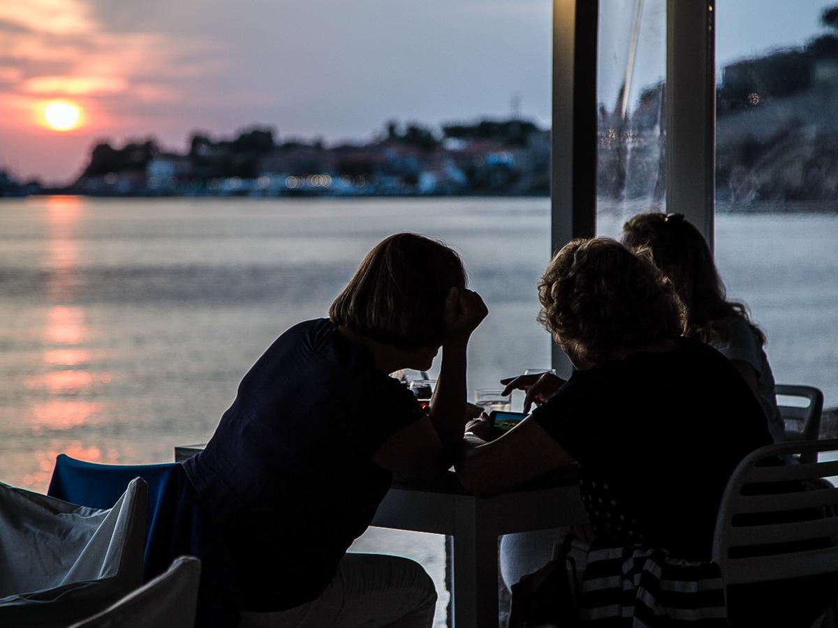 Olive Press Hotel & Apartments มิธิมนา ภายนอก รูปภาพ